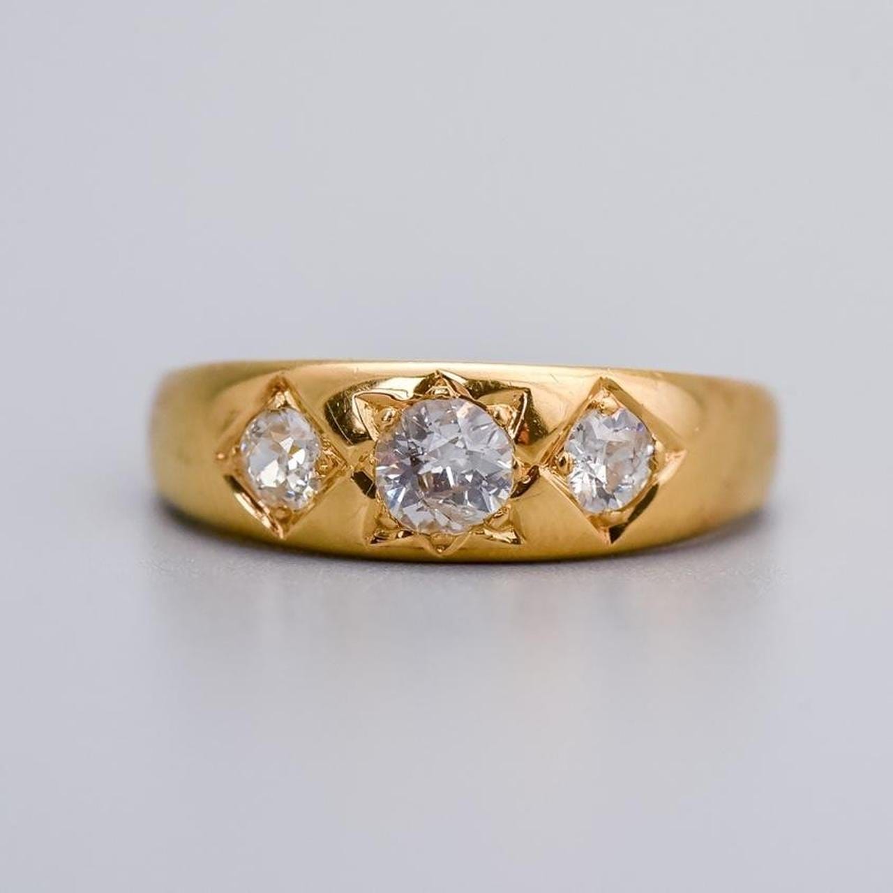 18K Gold Antique Diamond Gypsy Ring