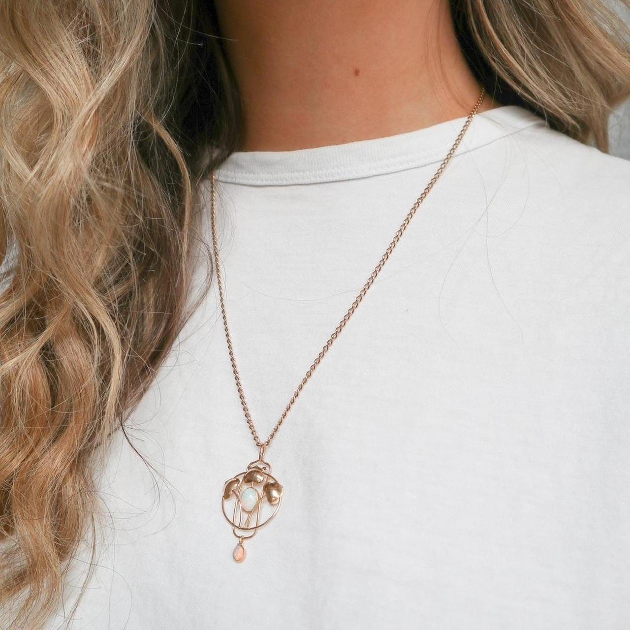 9K & 15K Gold Art Nouveau Opal Lavalier Necklace
