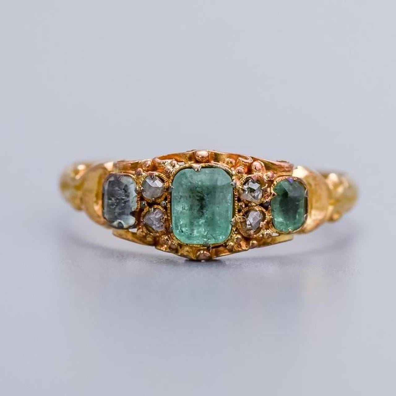18K Gold Antique Emerald Ring