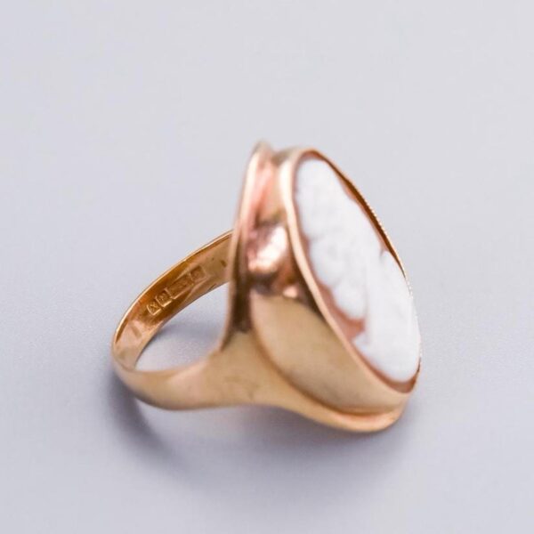 9K Gold Cameo Ring