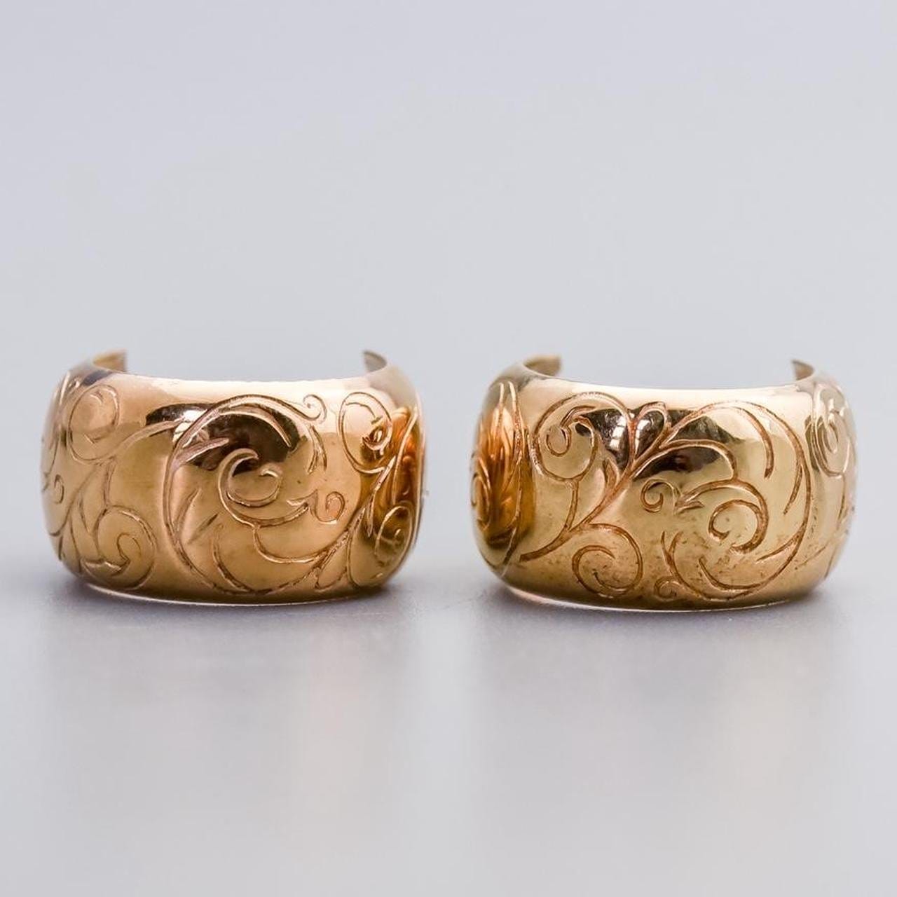 9K Gold Patterned Huggie Earrings