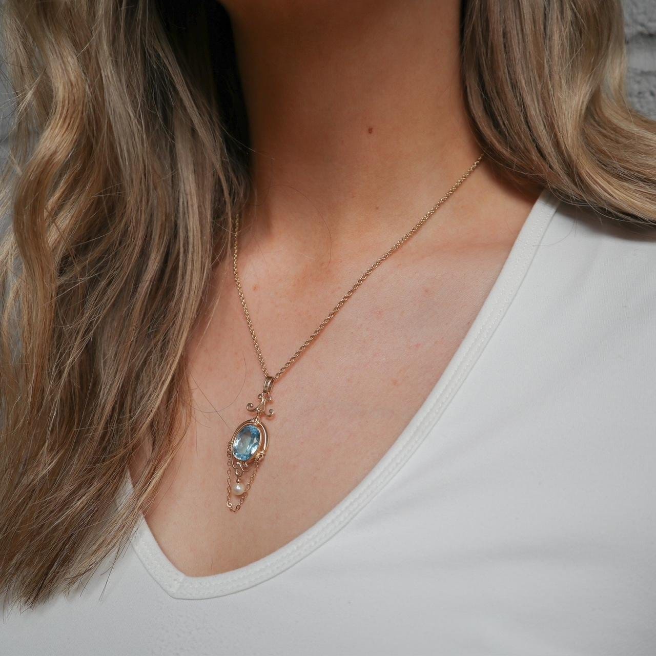 9K Gold Blue Topaz Pendant Necklace
