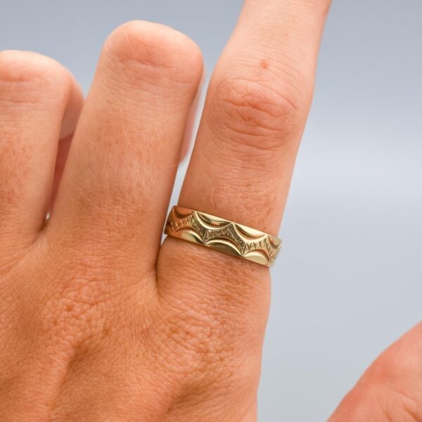 9K Gold Patterned Band