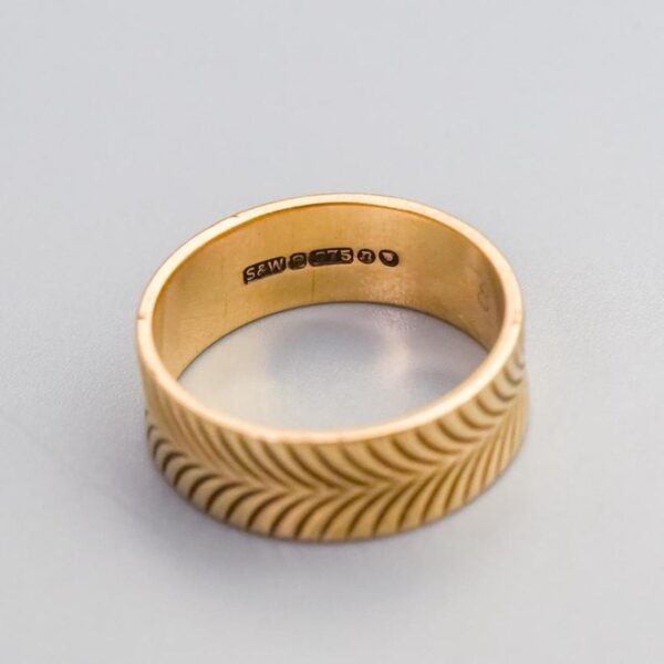 9K Gold Patterned Band