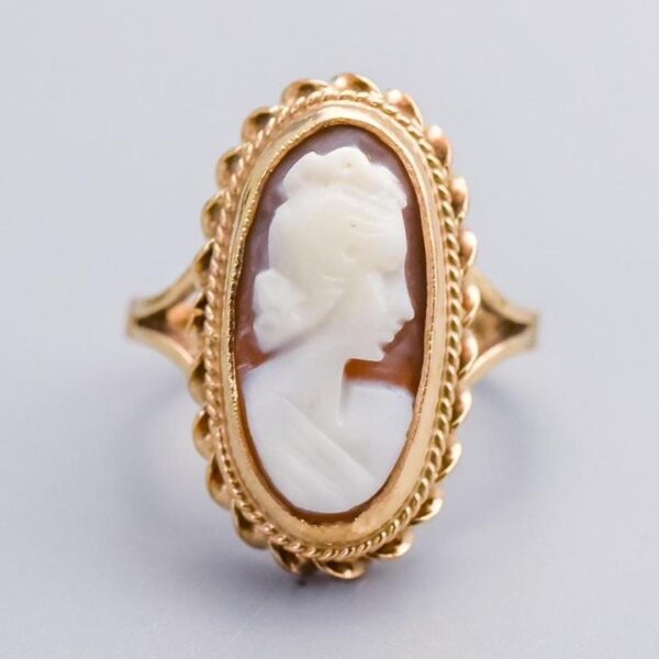 9K Gold Cameo Ring