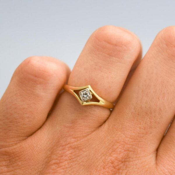 18K Gold Diamond Solitaire Ring