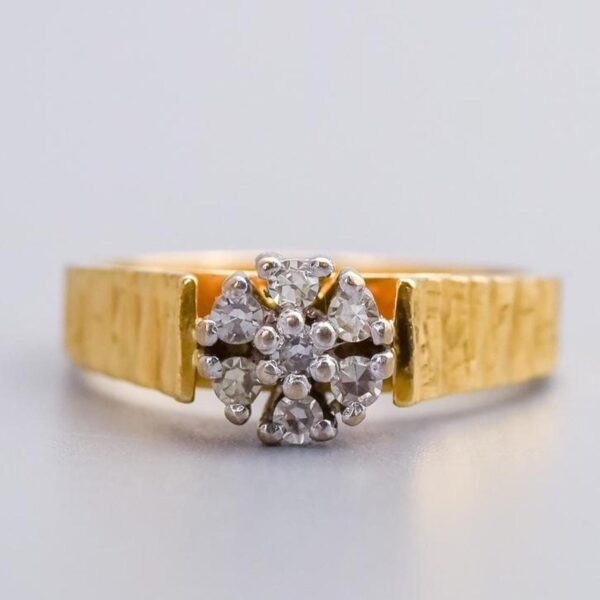18K Gold Diamond Cluster Ring
