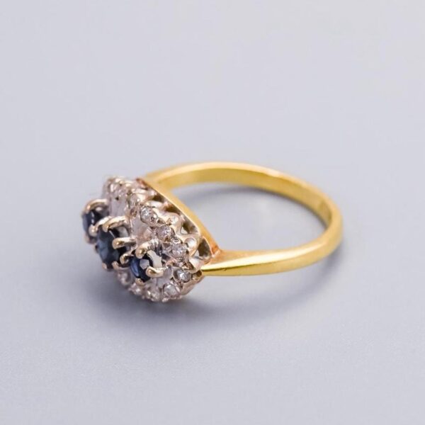 18K Gold Sapphire & Diamond Ring