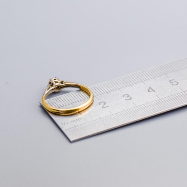18K Gold Art Deco Diamond Ring