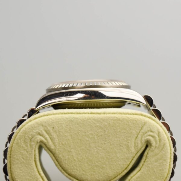 Rolex Date Just 16220 2005 (Box and Papers)