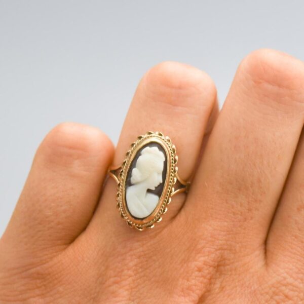 9K Gold Cameo Ring