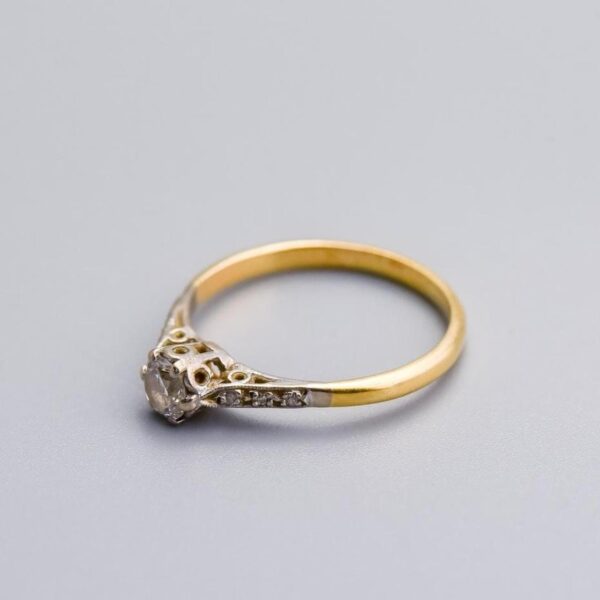 18K Gold Art Deco Diamond Ring