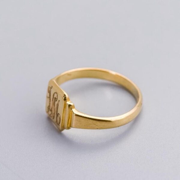 9K Gold Signet Ring