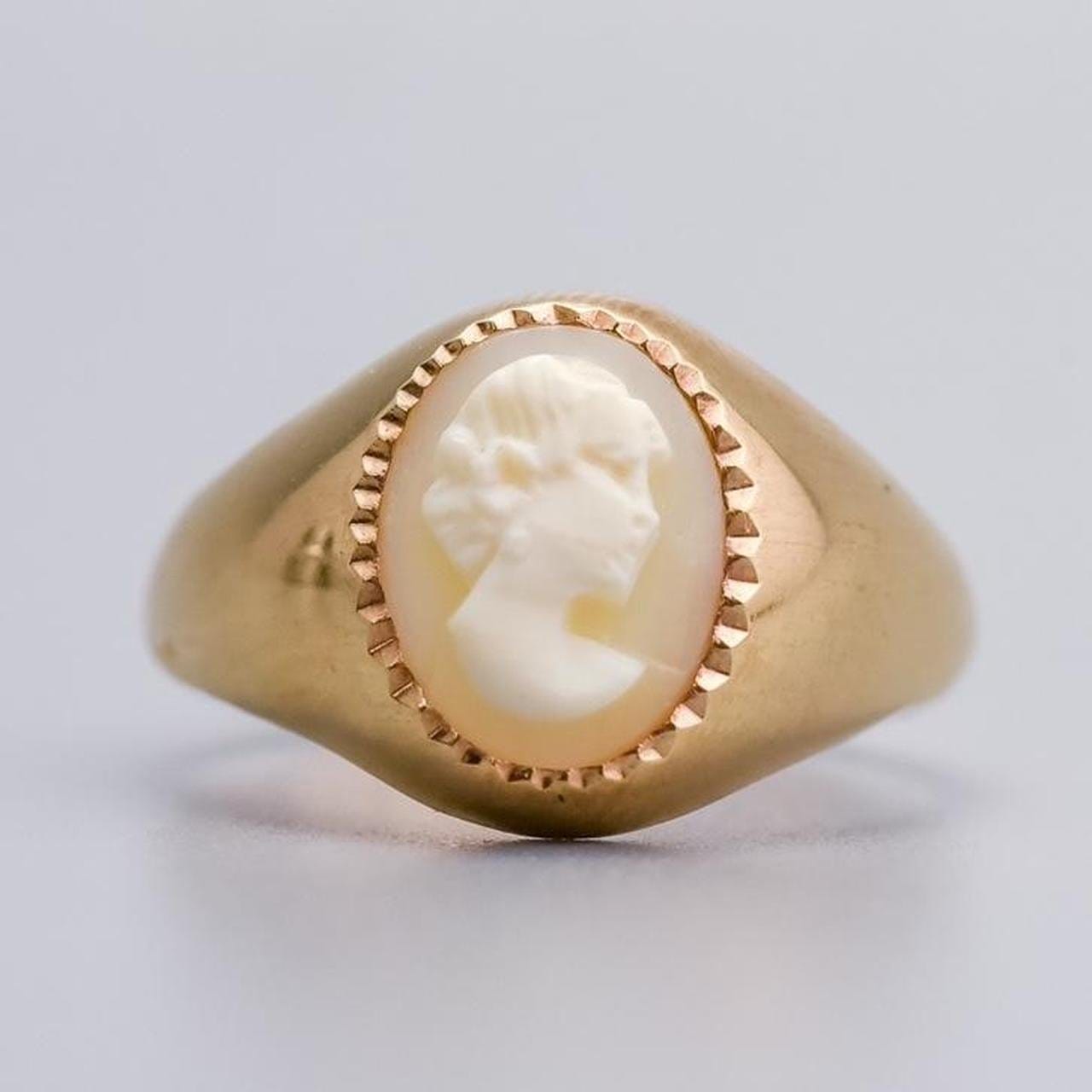 9K Gold Cameo Ring