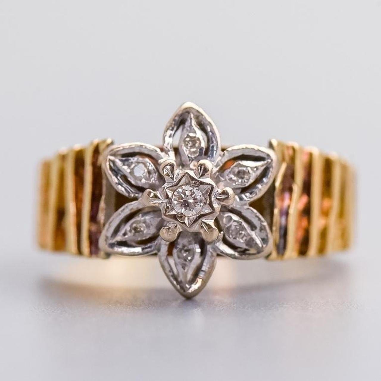 18K Gold Diamond Flower Ring