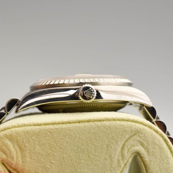 Rolex Date Just 16220 2005 (Box and Papers)