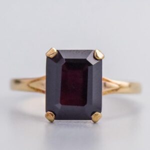 9K Gold Red Garnet Ring
