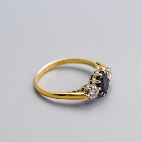 18K Gold Sapphire and Diamond Ring
