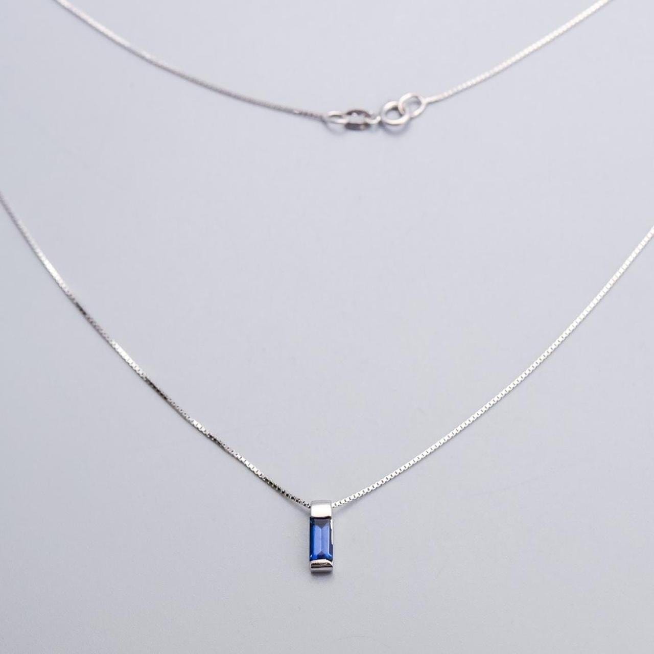 18K White Gold Sapphire Pendant Necklace