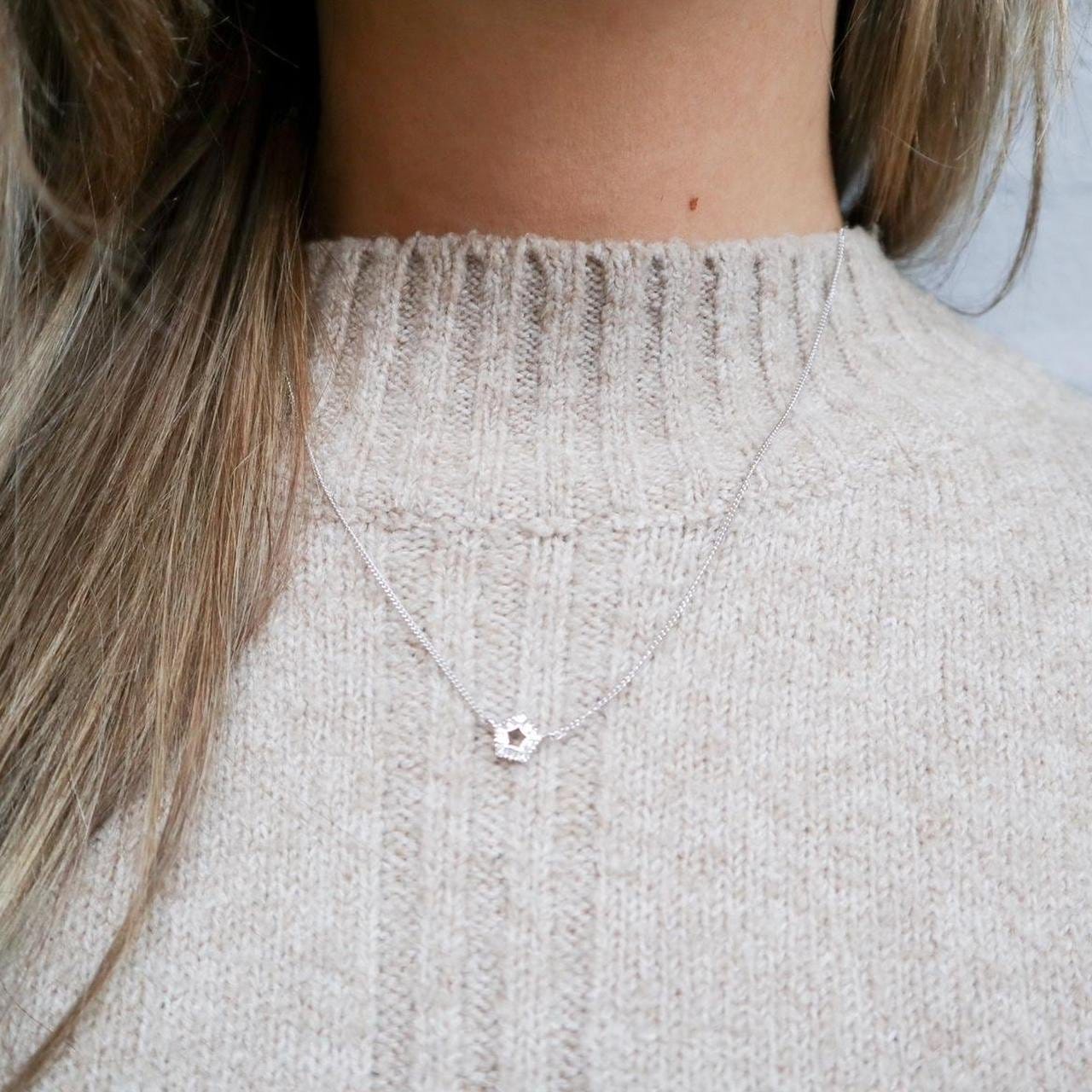 9K White Gold Diamond Star Pendant Necklace