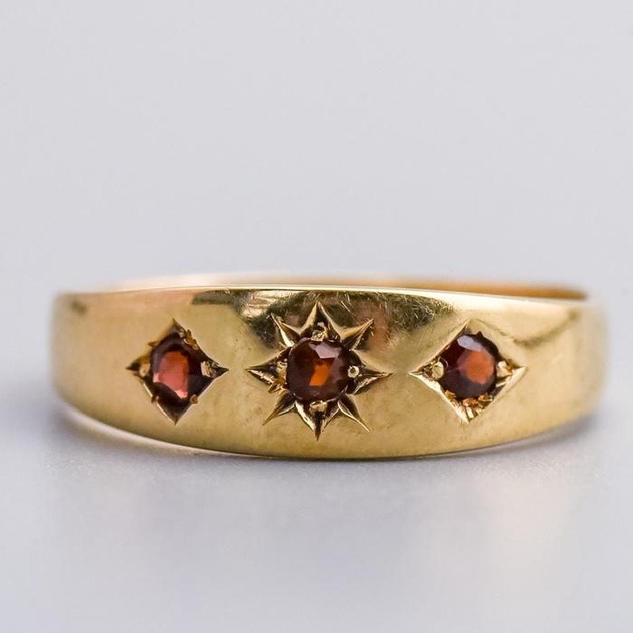 15K Gold Antique Red Garnet Gypsy Ring