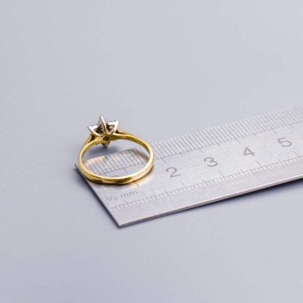Solid 18K Gold Diamond Daisy Cluster Ring