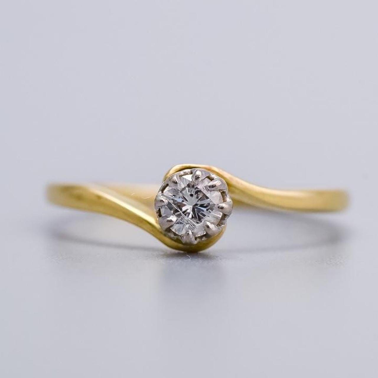 18K Gold Diamond Ring