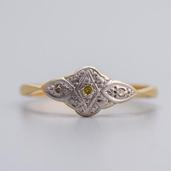 18K Gold Art Deco Diamond Ring