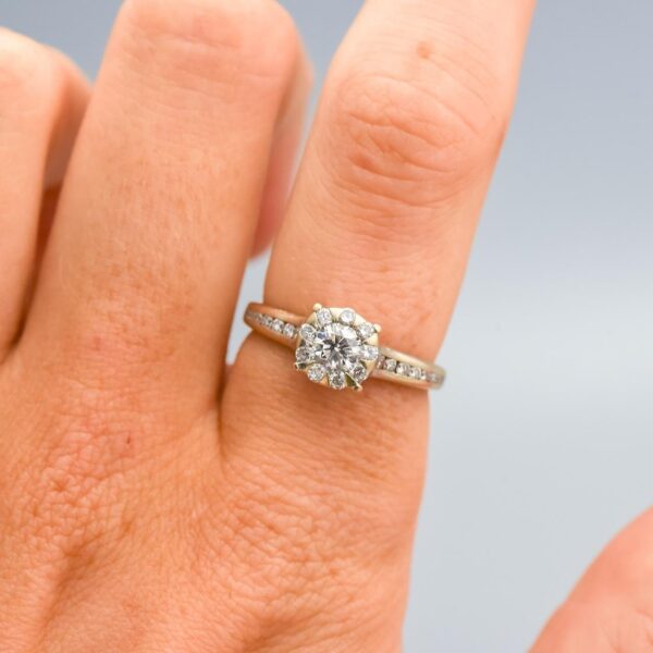 18K Gold Diamond Cluster Ring