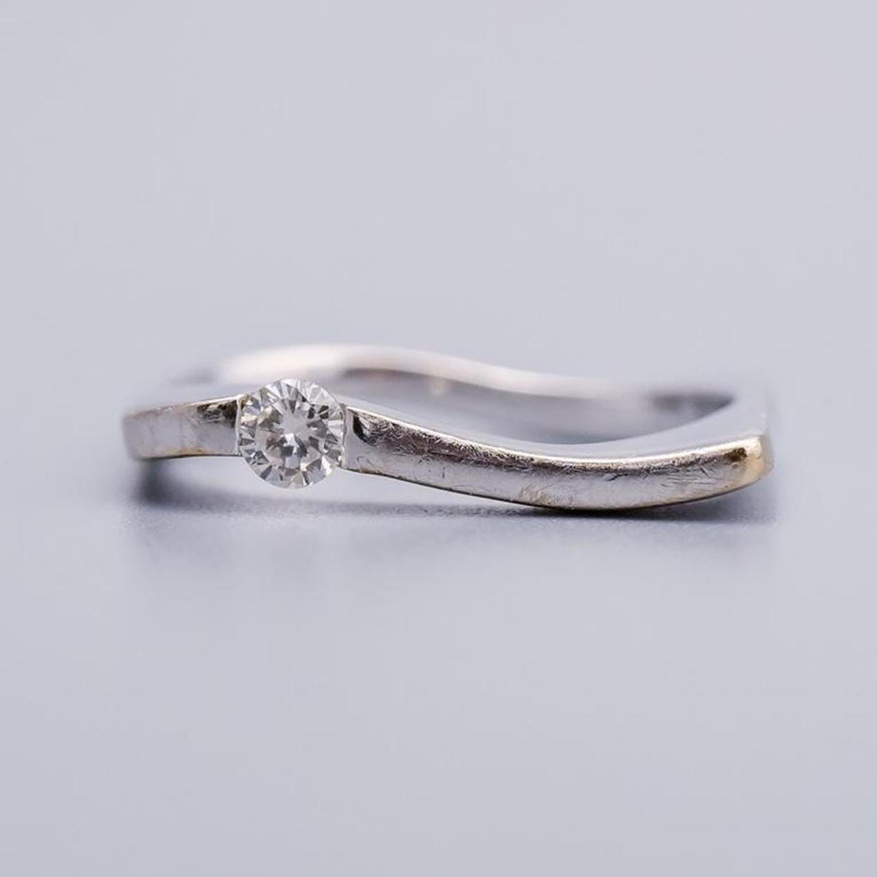 18K White Gold Diamond Ring
