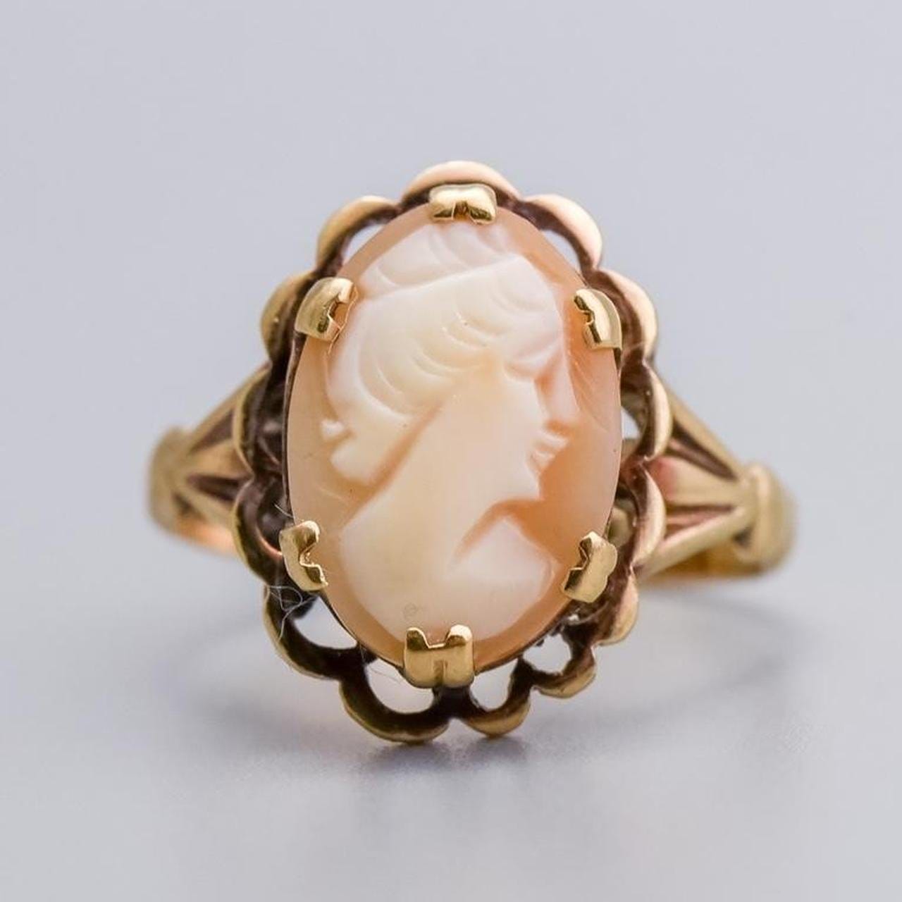 9K Gold Cameo Ring
