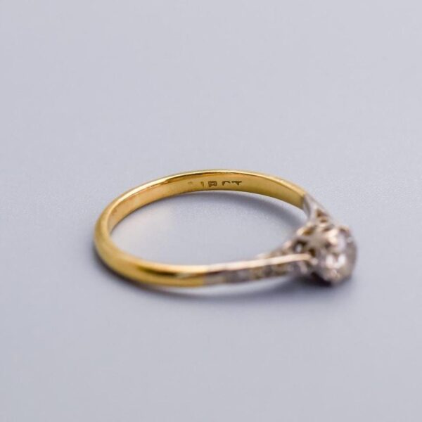 18K Gold Art Deco Diamond Ring