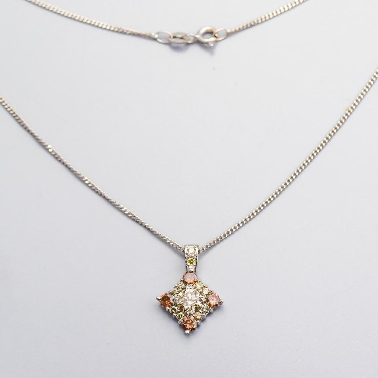 18K White Gold Diamond Cluster Pendant Necklace