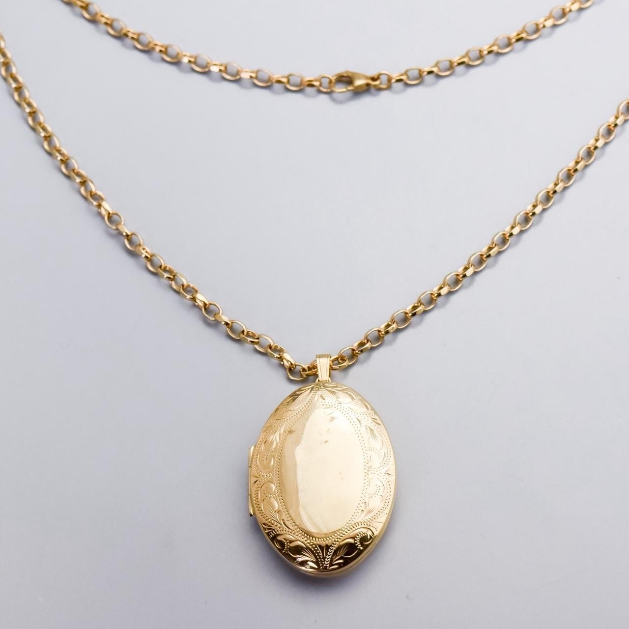 9K Gold Oval Locket Necklace