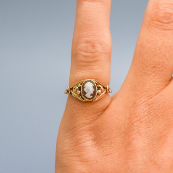 9K Gold Cameo Ring