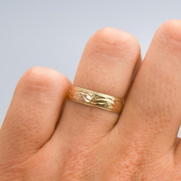 9K Gold Patterned Band