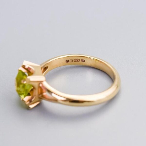 9K Gold Peridot Ring