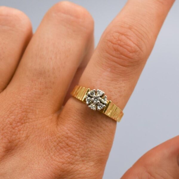 18K Gold Diamond Cluster Ring