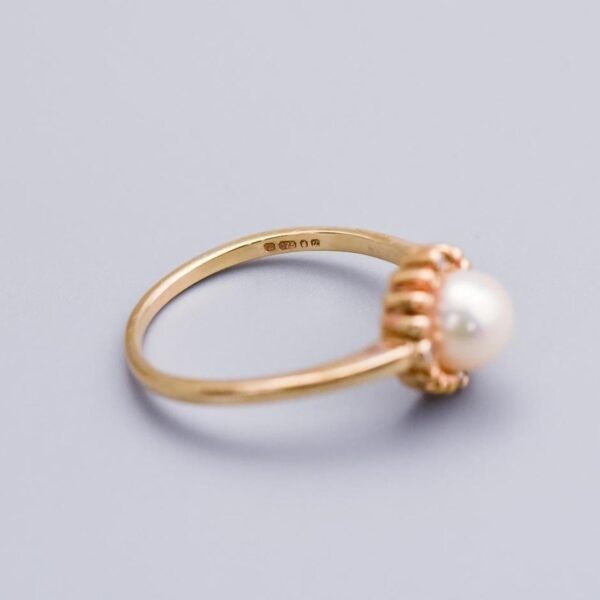 9K Gold Pearl Ring