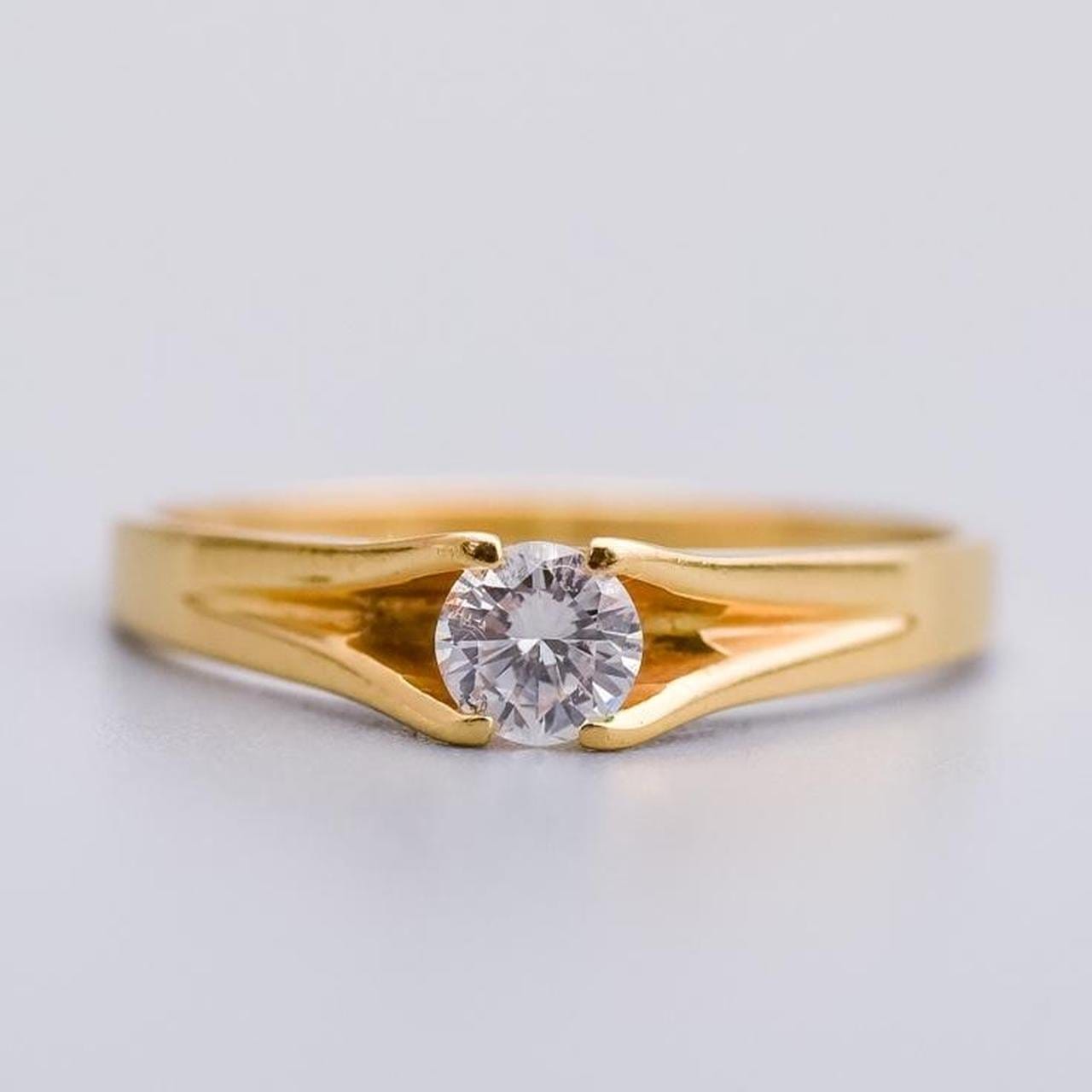 18K Gold Diamond Solitaire Ring