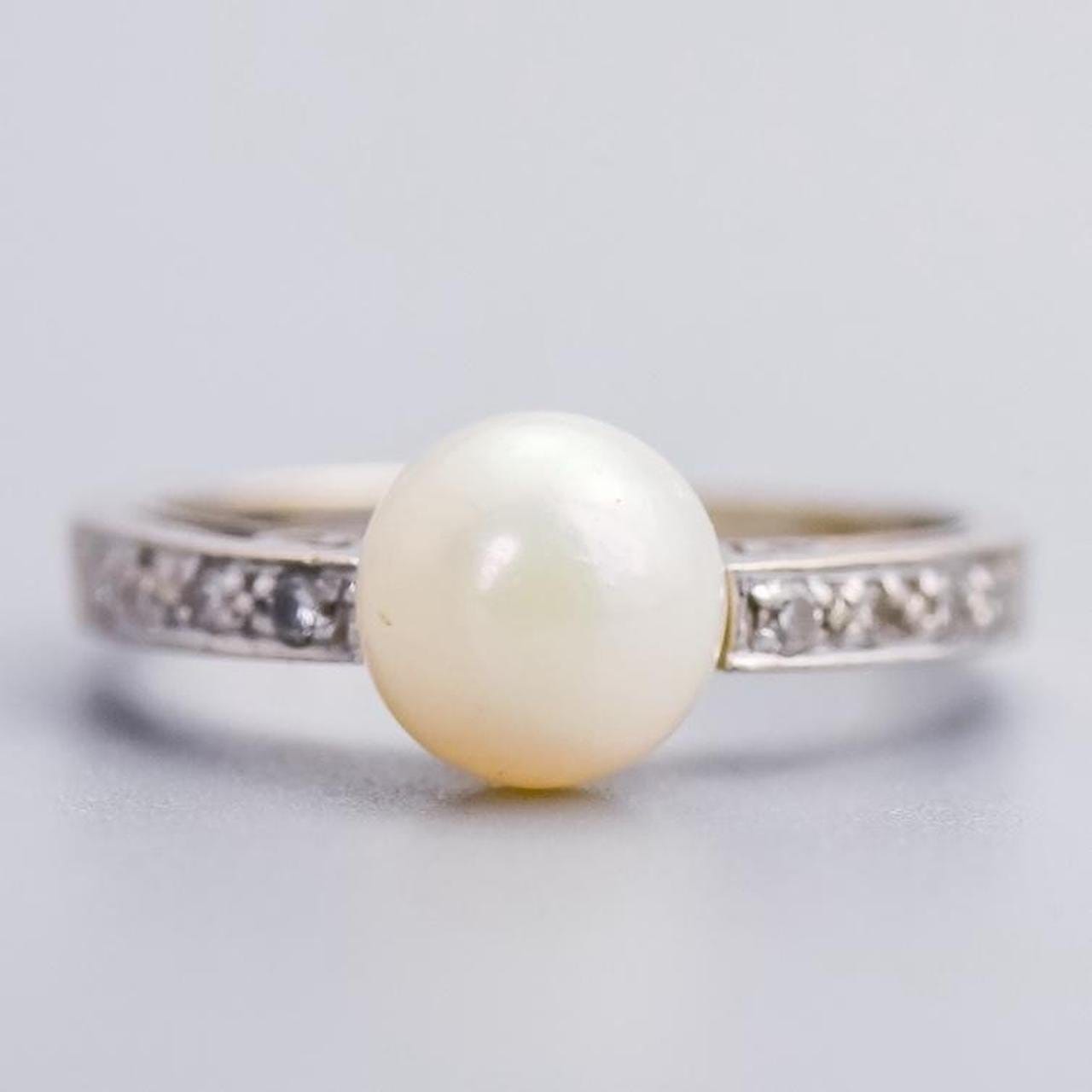 14K White Gold Pearl & Diamond Ring