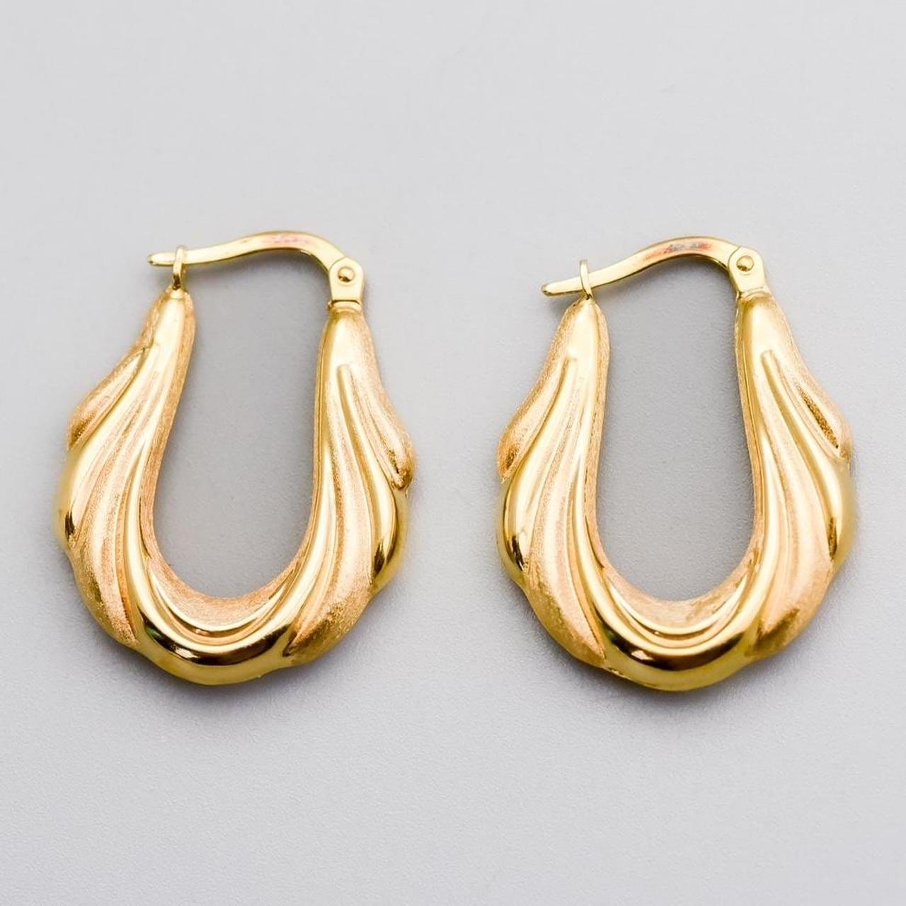 14K Gold Oval Hoop Earrings