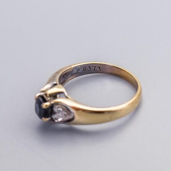 18K Gold Sapphire & Diamond Ring