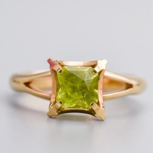 9K Gold Peridot Ring