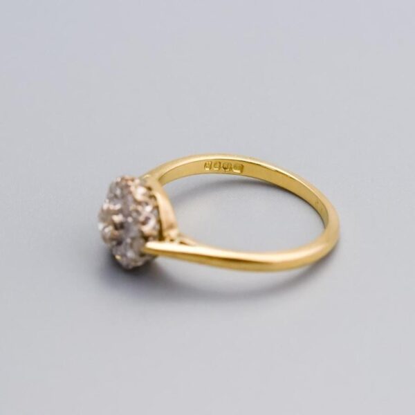 18K Gold Diamond Cluster Ring