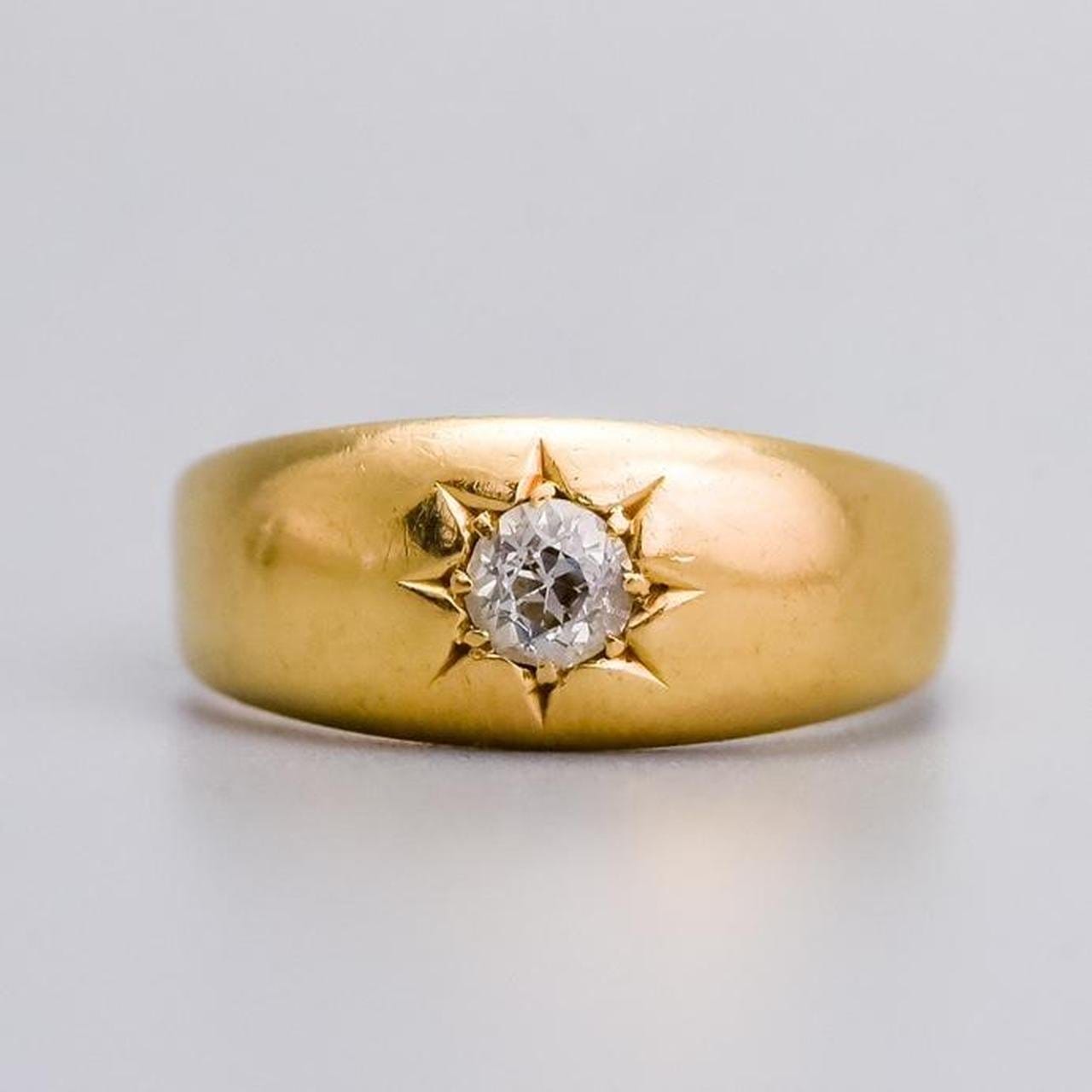 18K Gold Antique Diamond Gypsy Ring