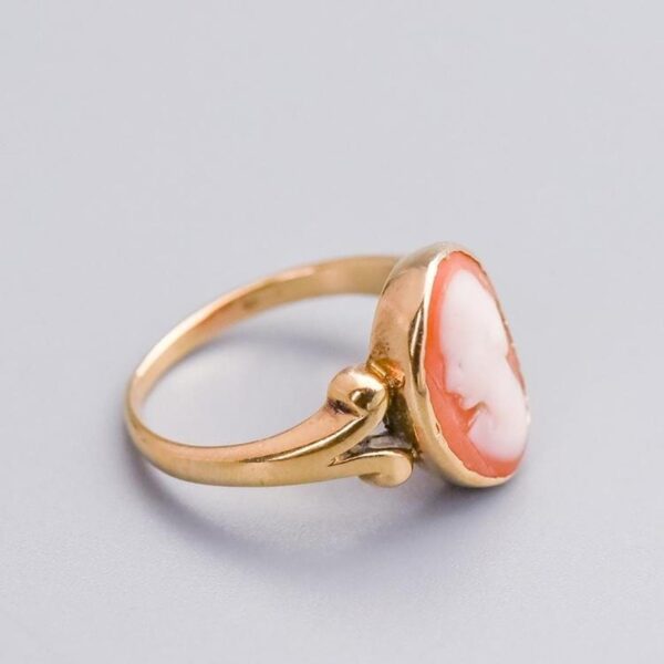 9K Gold Cameo Ring