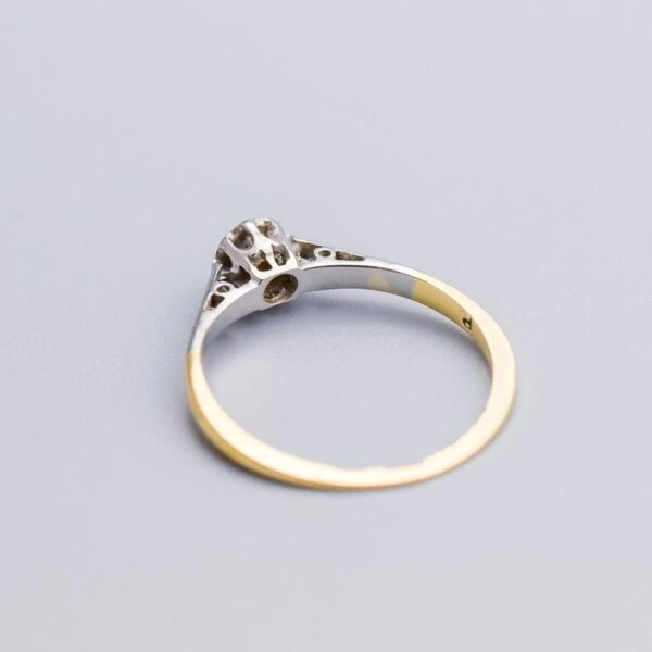 18K Gold Art Deco Diamond Ring