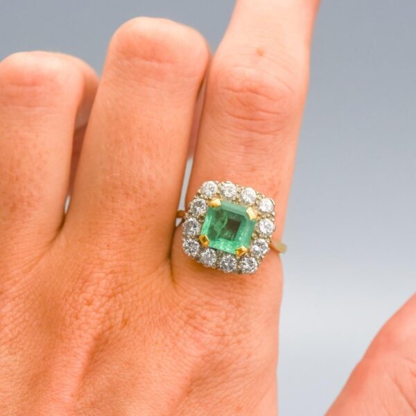 Solid 18K Gold Emerald and Diamond Ring