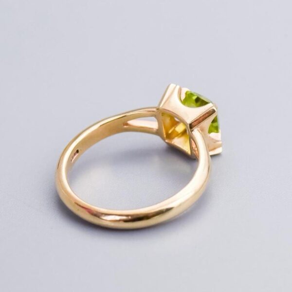 9K Gold Peridot Ring